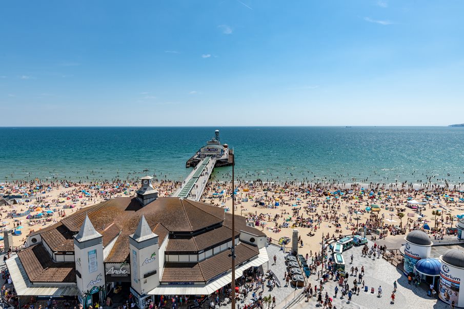 Bournemouth_pier-and-beach.jpg